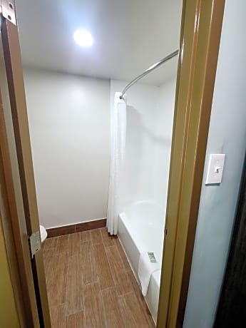 One-Bedroom King Suite with Ocean View - Non-Smoking