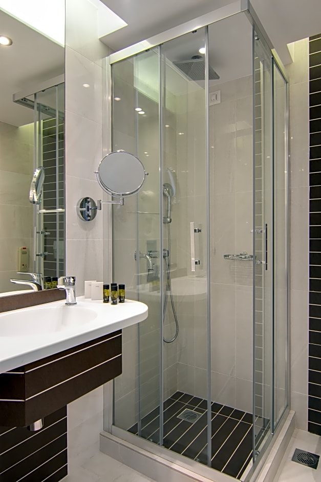 Photo 1 of 3 of Superior 1 Double Bed or 2 Beds, Atrium View