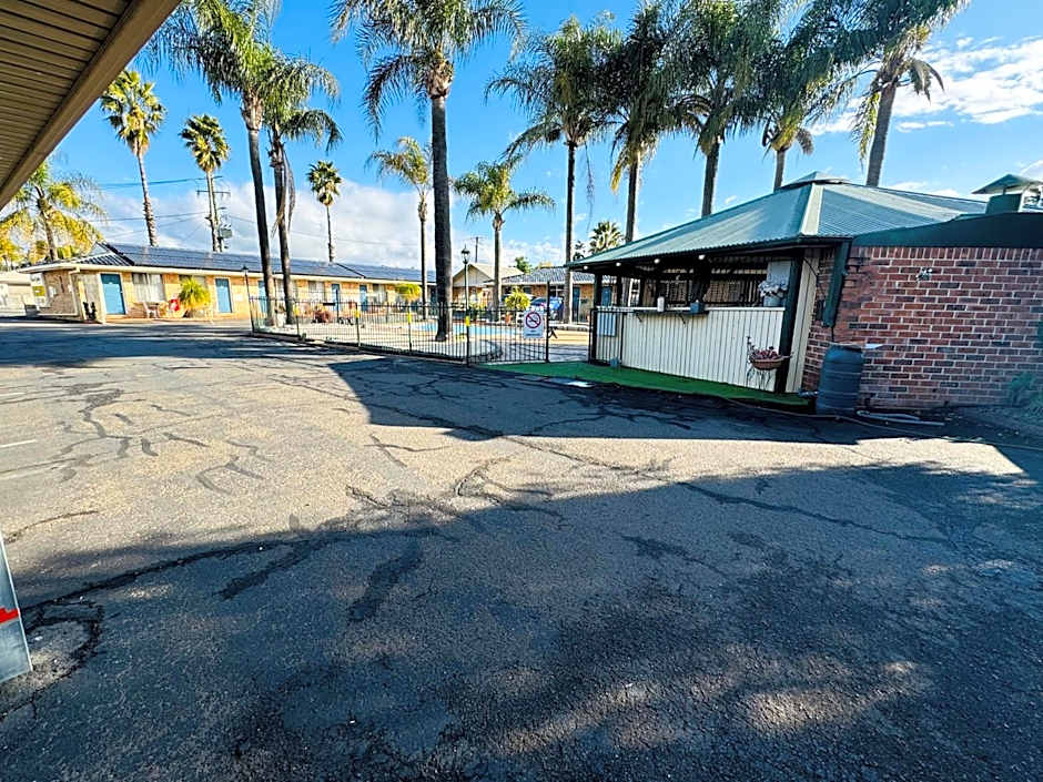 Town and Country Motor Inn