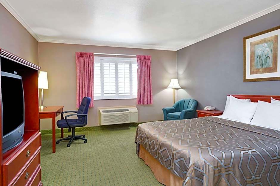 Days Inn by Wyndham West Covina