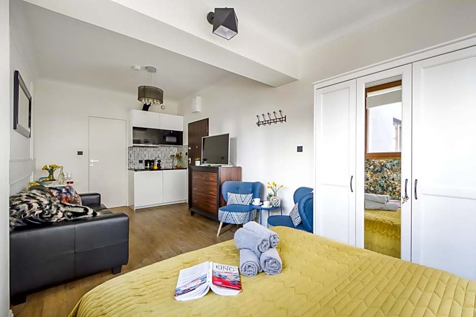 Aparthotel Pawia Deluxe- 10 min to center, self check-in, optional breakfest, parking on the street