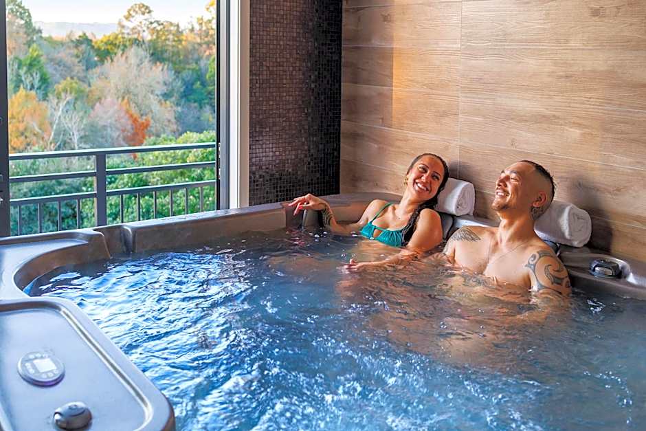 Hidden Lake Hotel & Apartments