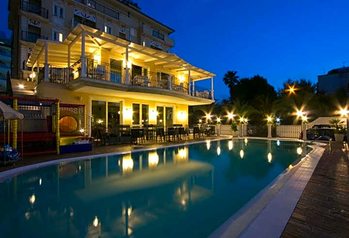 Hotel Mocambo piscina e spiaggia