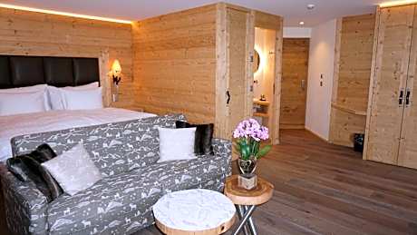 Junior Suite with Mountain View