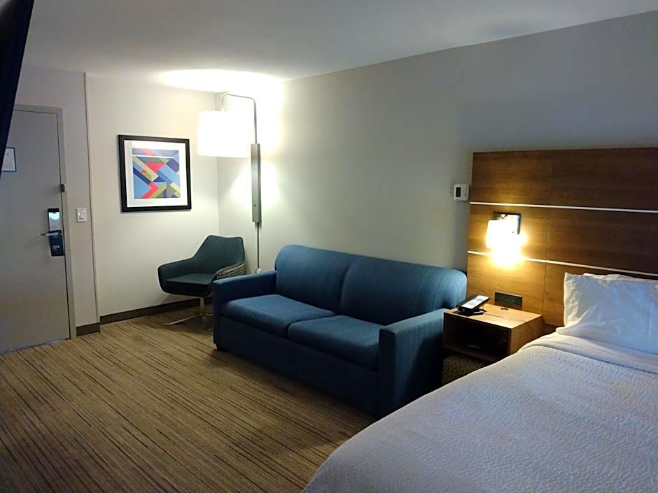 Photo 1 of 16 of 1 King Bed with Sofabed Suite