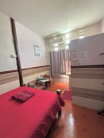Standard Queen with Aircondition