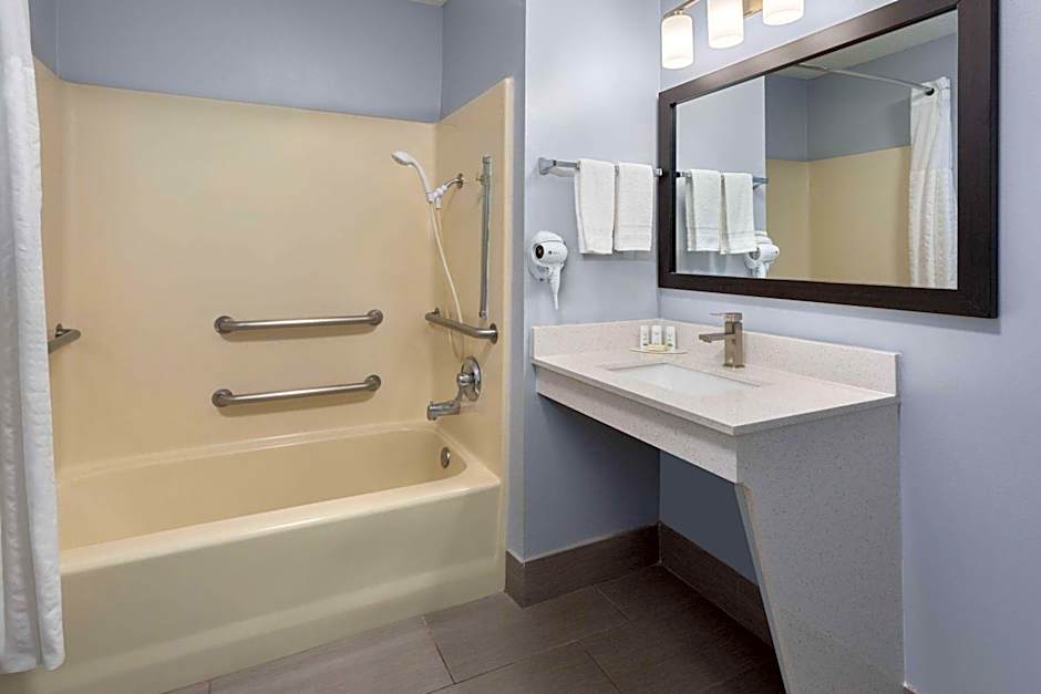 Baymont by Wyndham Brunswick GA