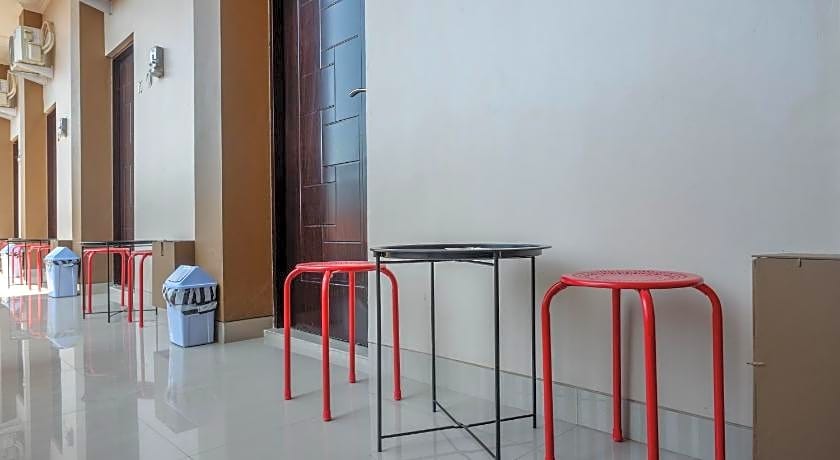 Urbanview Hotel near Alun Alun Tegal