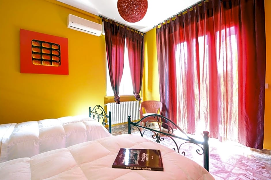 Casa Fuori Casa - 200 mt dal casello autostradale, parcheggio gratuito, garage moto