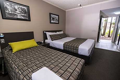 Deluxe Queen Room with Balcony