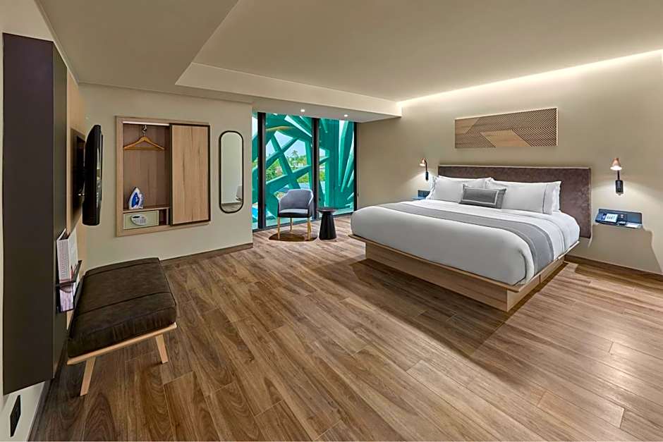 Photo 1 of 4 of Superior 1 King Bed
