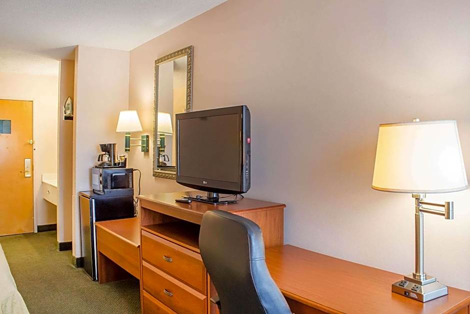 Econo Lodge Raleigh near Walnut Creek Amphitheatre