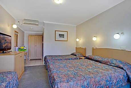 Deluxe Family Room (2 Adults + 2 Children)