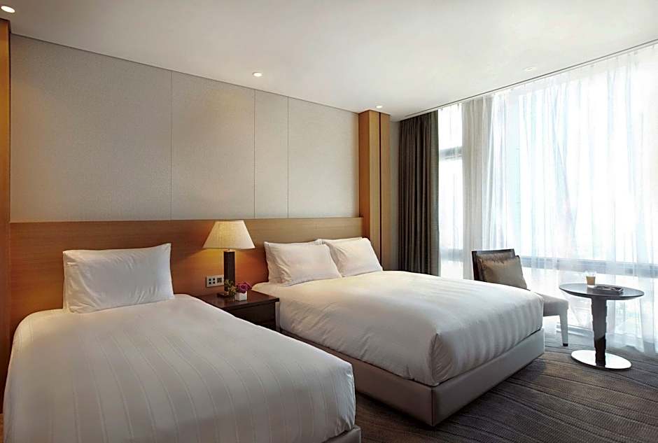 Photo 1 of 3 of Deluxe Family Ocean Multiple Beds