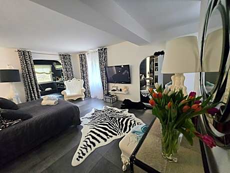 Deluxe Suite with Spa Bath