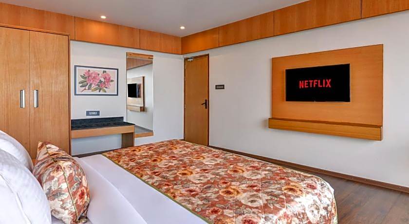 Summit Montana Suites & Spa at Mall