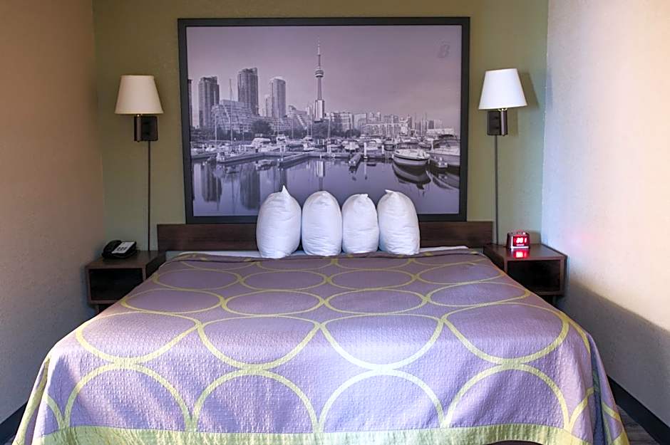 Super 8 by Wyndham Mississauga