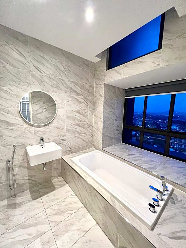 Imperio Residences Private Bathtub or Jacuzzi by Nestcove