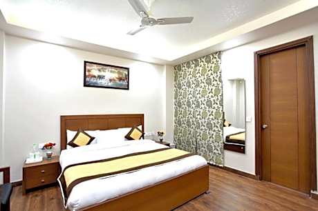 Deluxe Double Room (2 Adults + 1 Child)