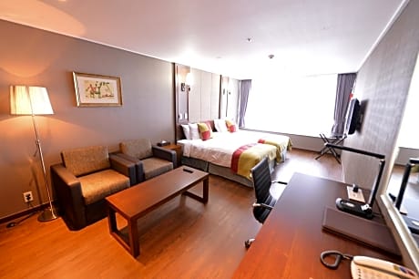 Special Offer - Deluxe Twin Room with Late Checkout until 13:00 PM