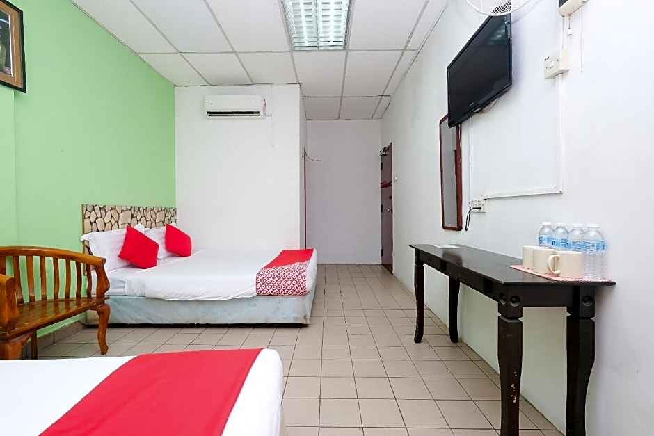 OYO 850 Gold Star Hotel