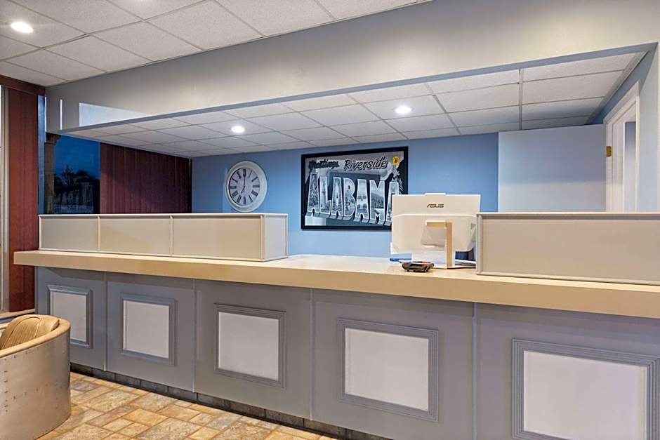 Super 8 by Wyndham Riverside AL