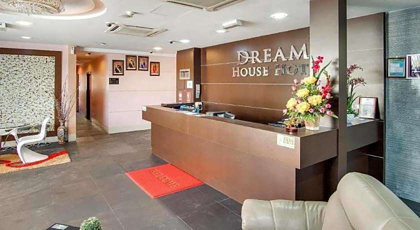 OYO 89480 Dream House Hotel