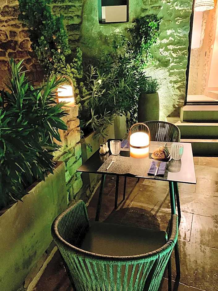 La Maison des Vendangeurs - TABLE D'HÔTES - Jacuzzi - Balnéo SPA - ACCES Piscine pour chambre Grafitti et chambre La Tour