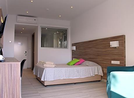 Superior Twin Room with City View