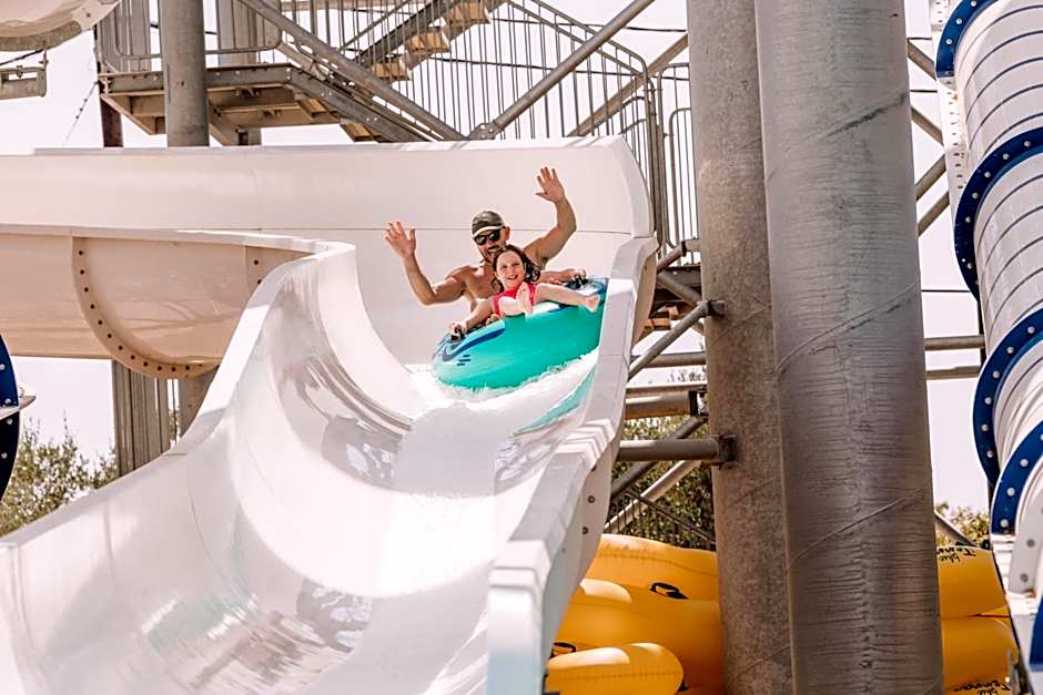 Grand Bleu Beach Resort