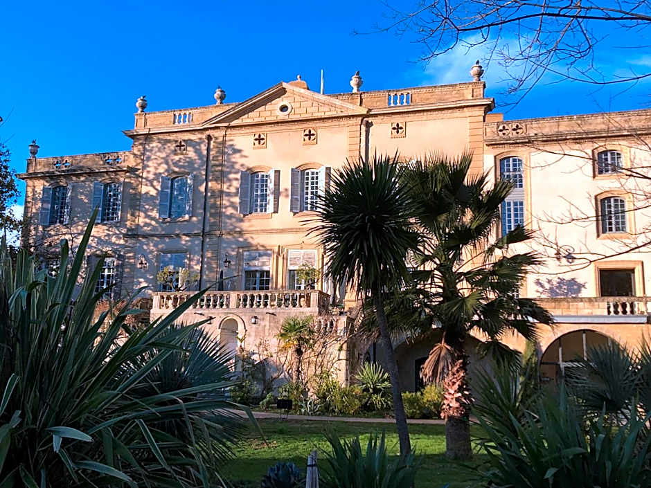Château de Collias - Maison de Vacances