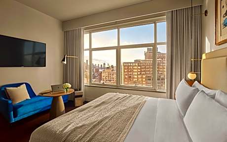 Deluxe King Room with City View