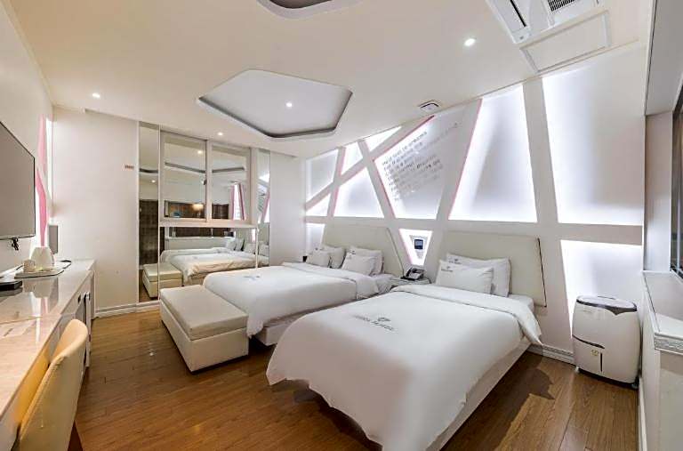 Zara Hotel Peace Square