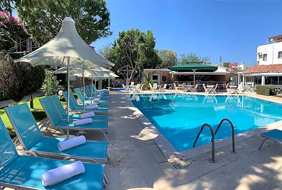 Moonshine Hotel & Suites