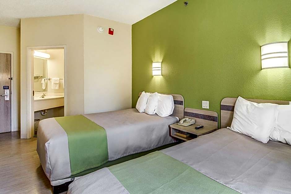 Motel 6-Medina, OH - Cleveland