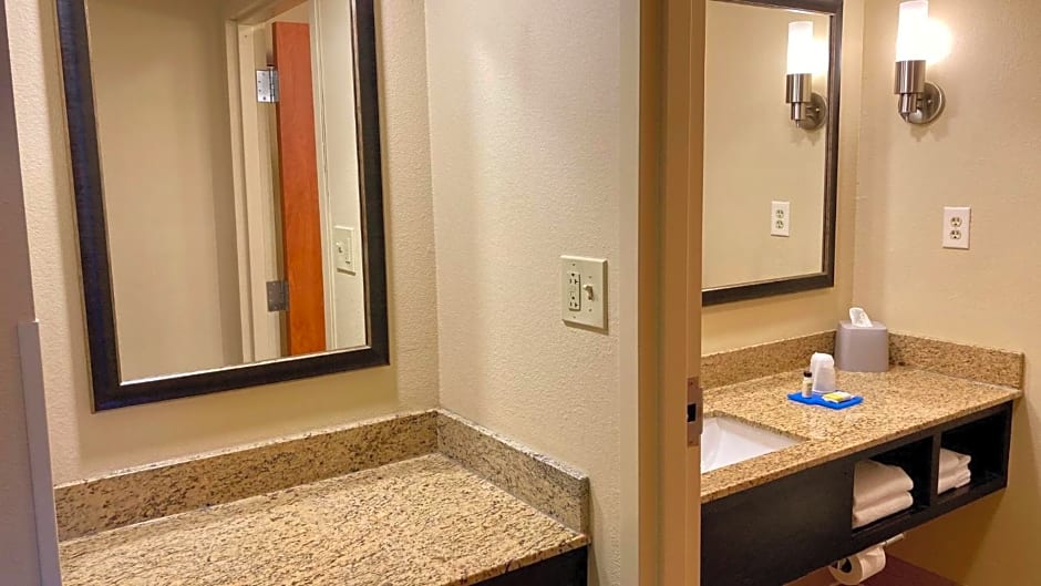 Holiday Inn Express Hotel & Suites Edmond By IHG