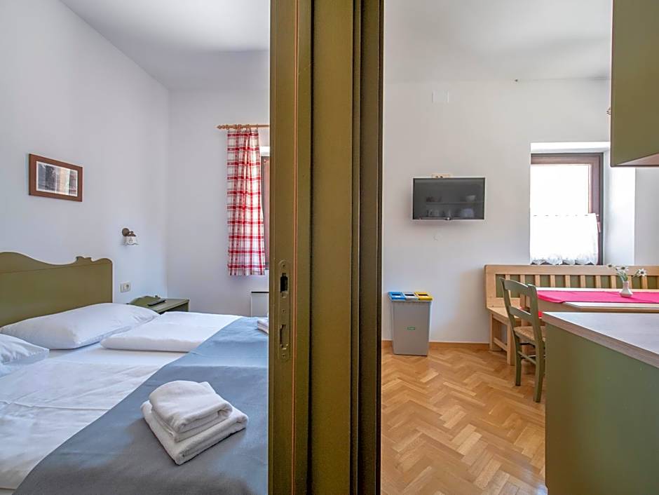 Berghi Hotel and Apartments