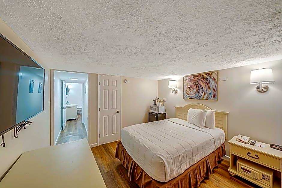 Ramada by Wyndham Panama City Beach / Beachfront
