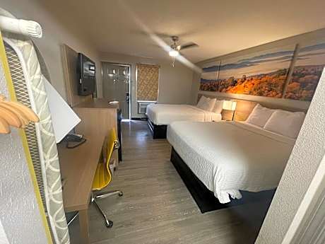 Queen Room with Two Queen Beds - Smoking