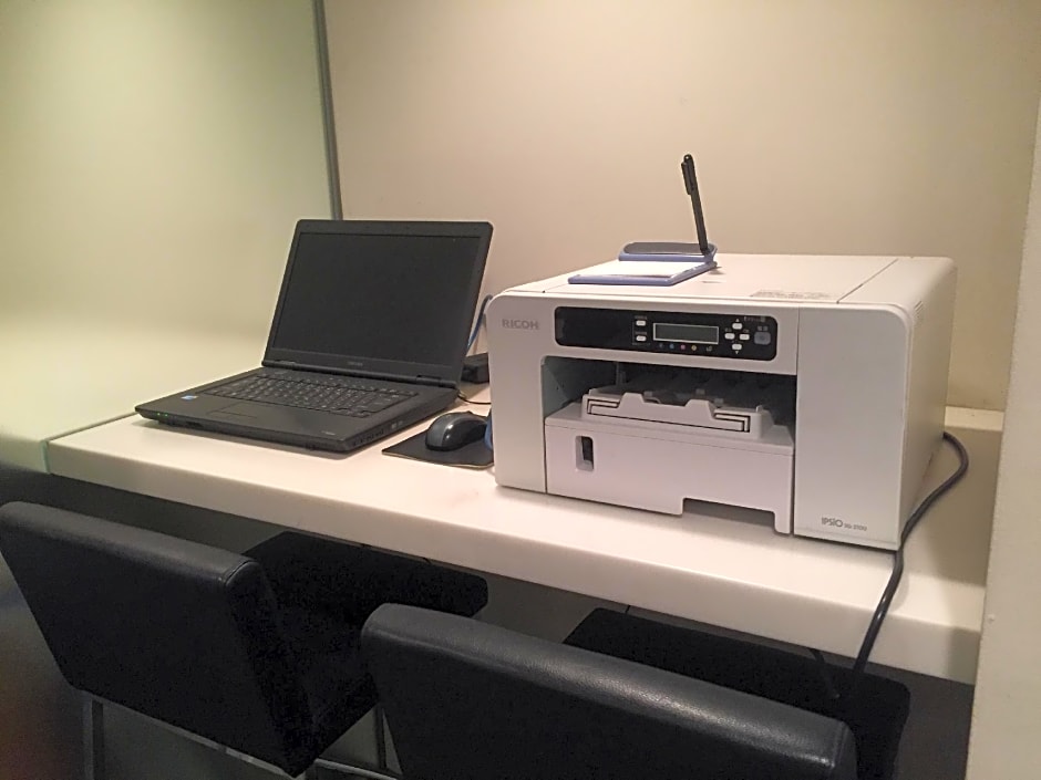 Hamilton Hotel Black