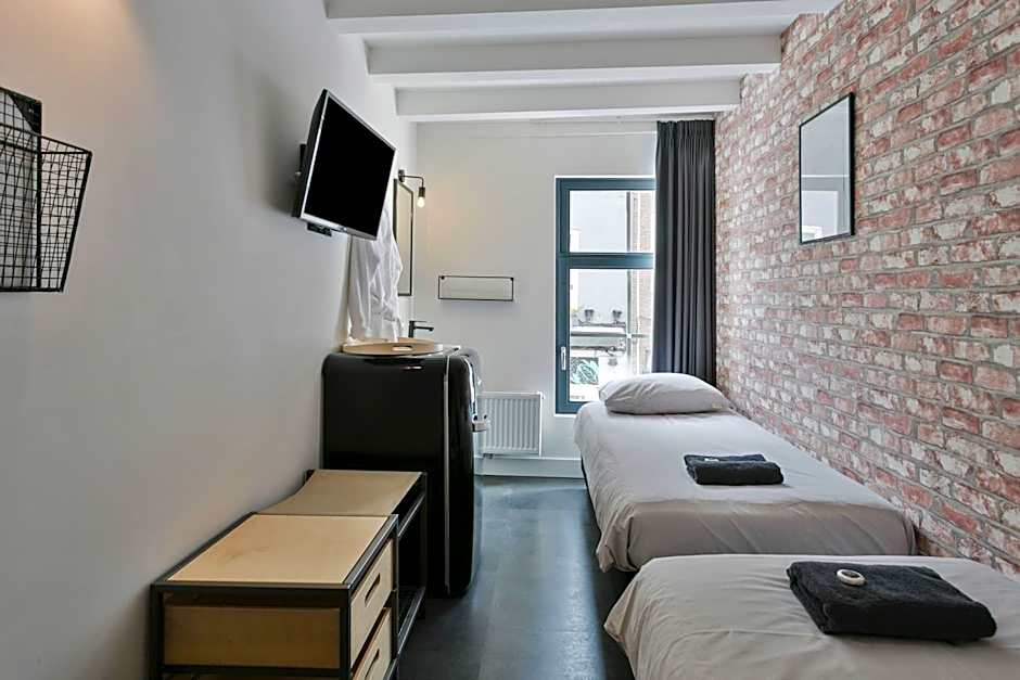 Zdjęcie 1 z 4 — Double Room with Shared Bathroom