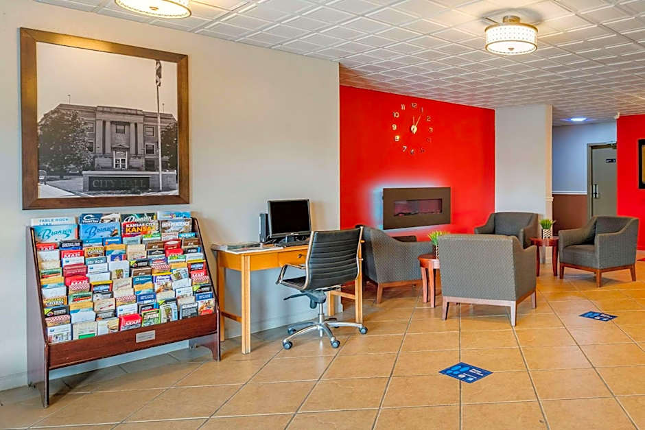 Econo Lodge Inn & Suites Granite City