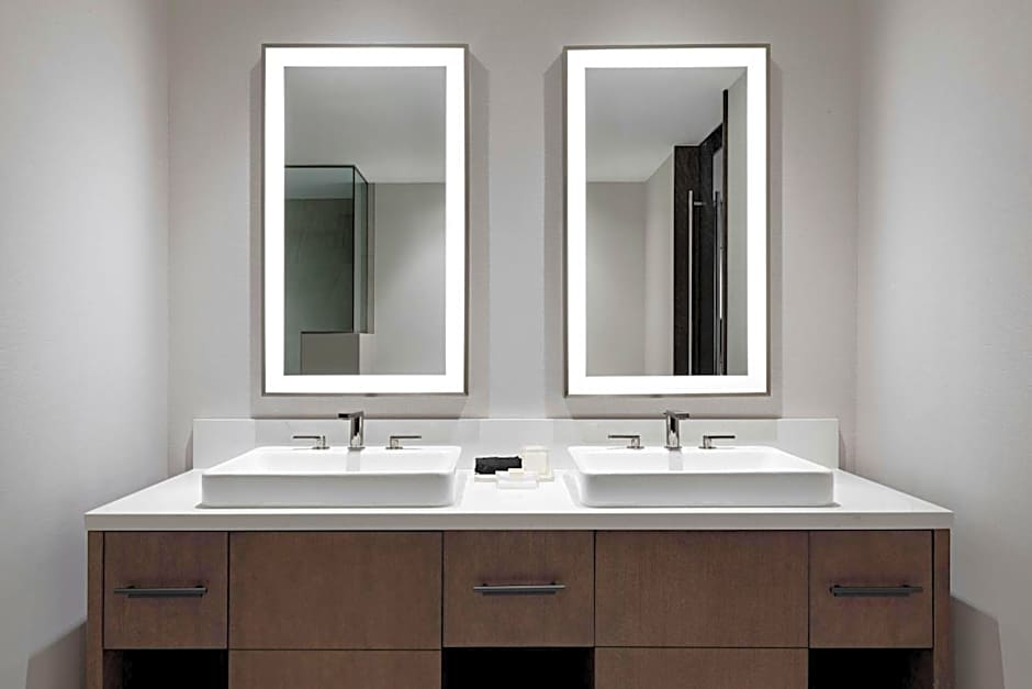 HALL Park Hotel, Autograph Collection