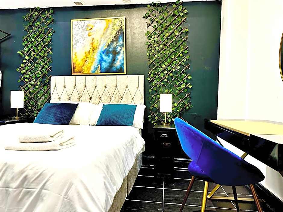 Duke and Duchess Apartments and Rooms - Private in Room Hot Tub Suites