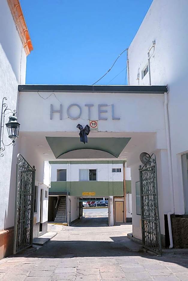 Hotel Zacatecas Courts