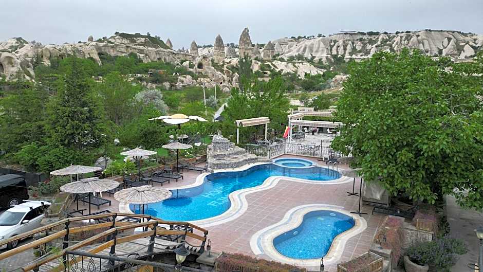 Holiday Cave Hotel