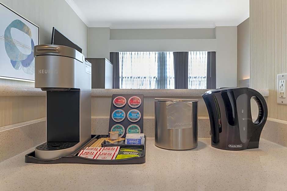 Best Western Plus Carlton Plaza Hotel