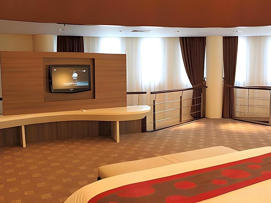President Executive Club – Bekasi, ID