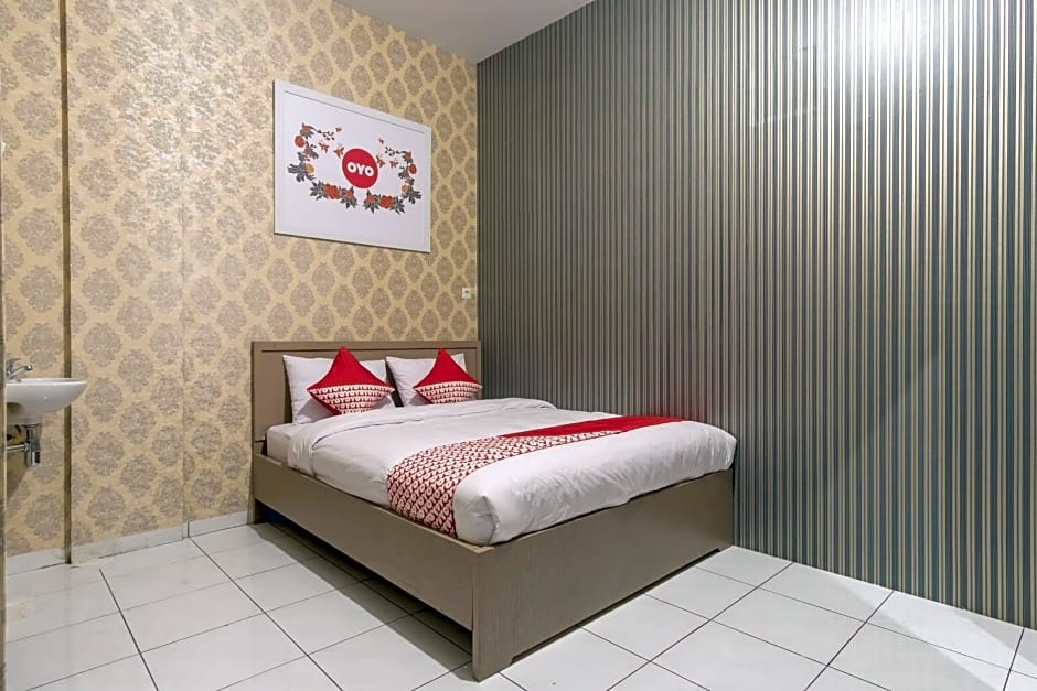 OYO 359 Executive Inn