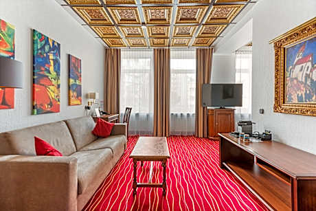 Superior Family Room